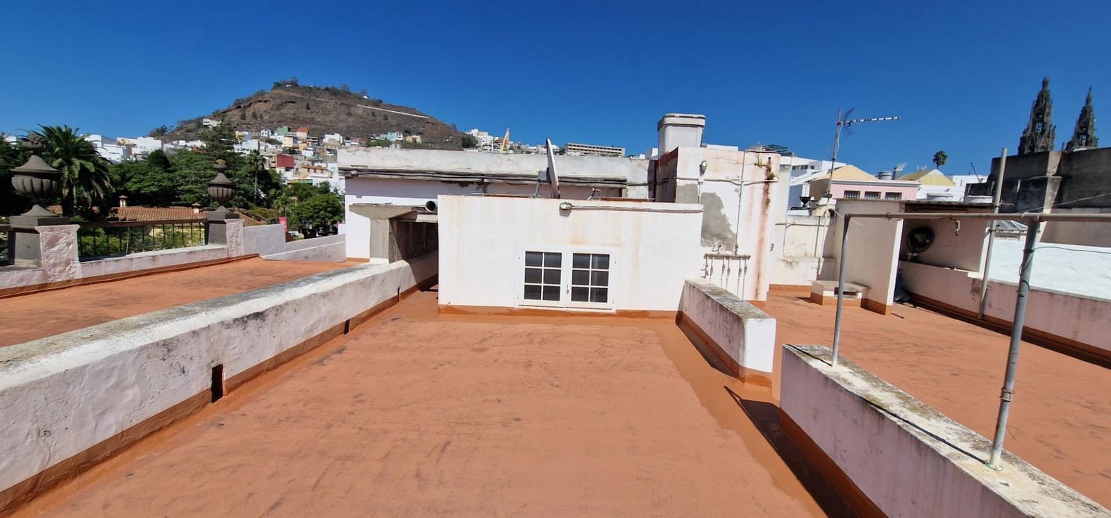 7 bedroom Villa for sale in Arucas with garage - € 550,000 (Ref: 9296922)