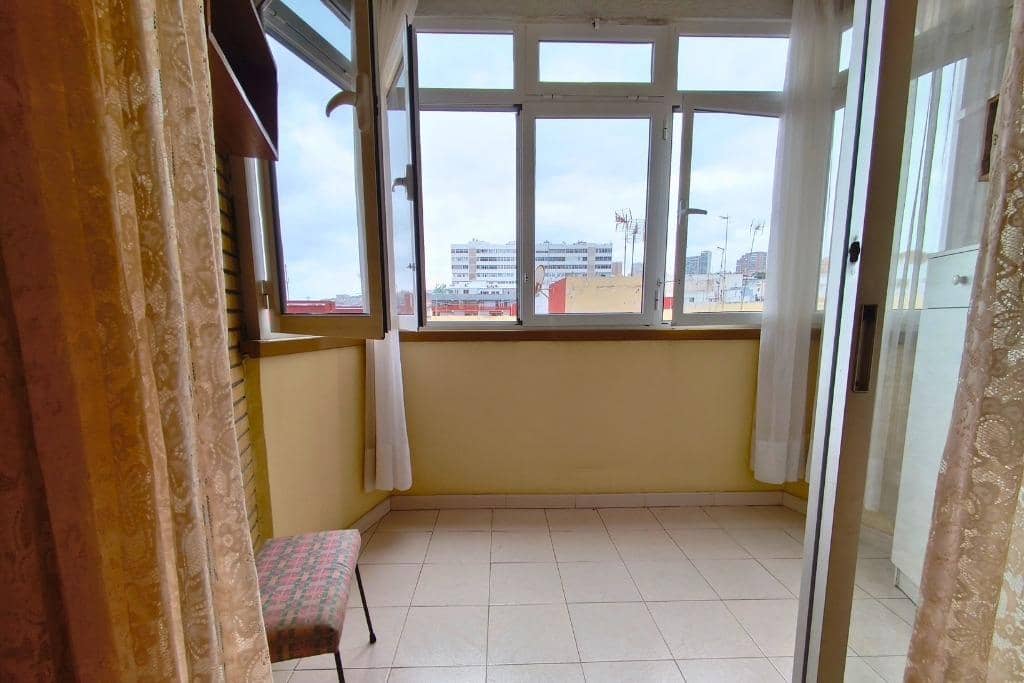 4 sovrum Lägenhet till salu i Las Palmas de Gran Canaria med garage - 398 000 € (Ref: 9303571)