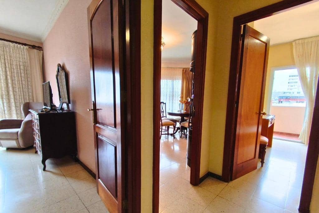 4 sovrum Lägenhet till salu i Las Palmas de Gran Canaria med garage - 398 000 € (Ref: 9303571)