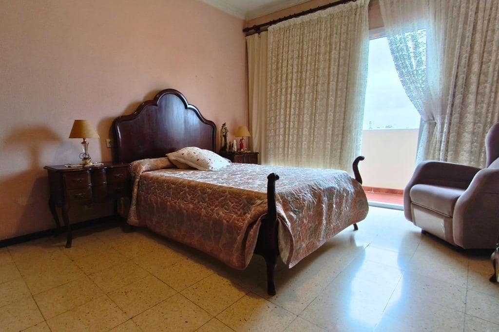 4 sovrum Lägenhet till salu i Las Palmas de Gran Canaria med garage - 398 000 € (Ref: 9303571)