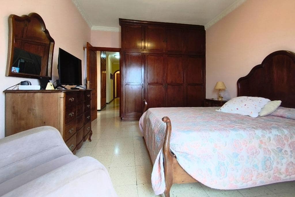 4 sovrum Lägenhet till salu i Las Palmas de Gran Canaria med garage - 398 000 € (Ref: 9303571)