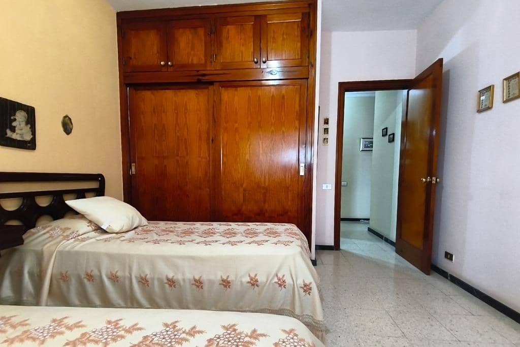 4 sovrum Lägenhet till salu i Las Palmas de Gran Canaria med garage - 398 000 € (Ref: 9303571)