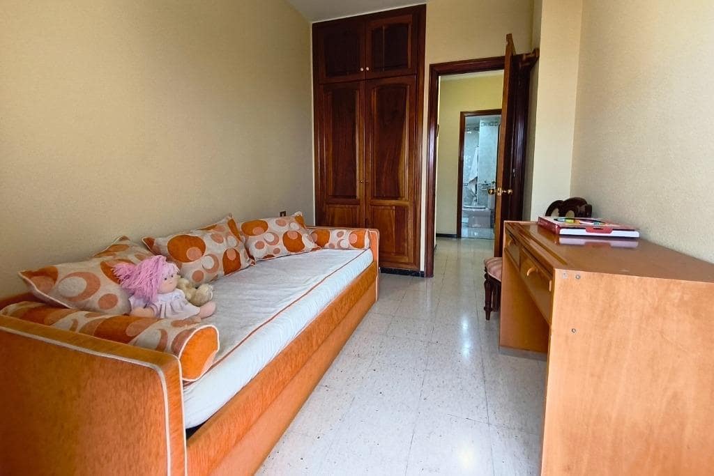 4 sovrum Lägenhet till salu i Las Palmas de Gran Canaria med garage - 398 000 € (Ref: 9303571)