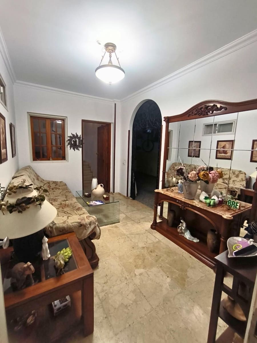 6 slaapkamer Villa te koop in Telde met garage - € 460.000 (Ref: 9349599)