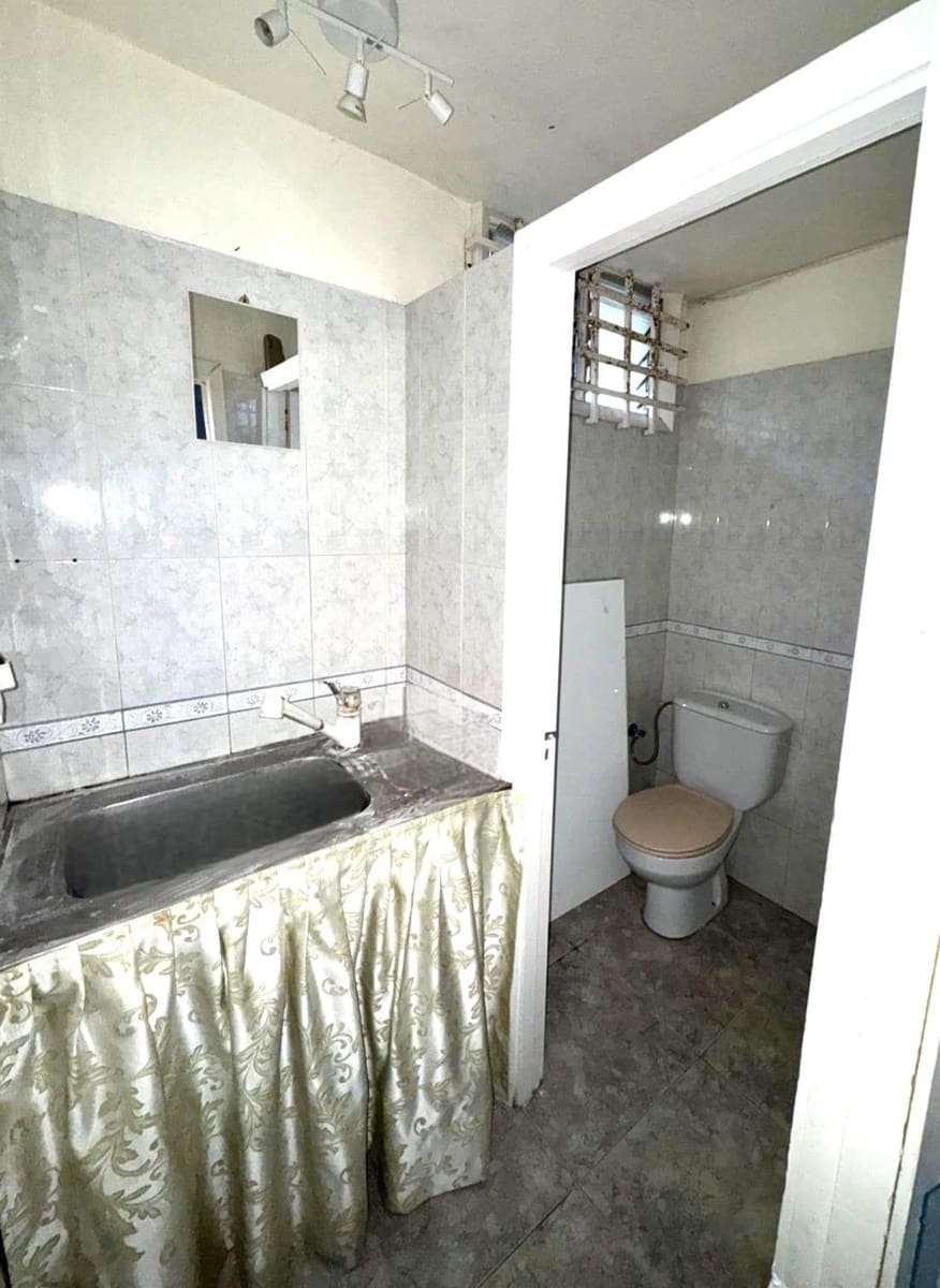 Commercial for sale in Las Palmas de Gran Canaria - € 87,000 (Ref: 9474226)