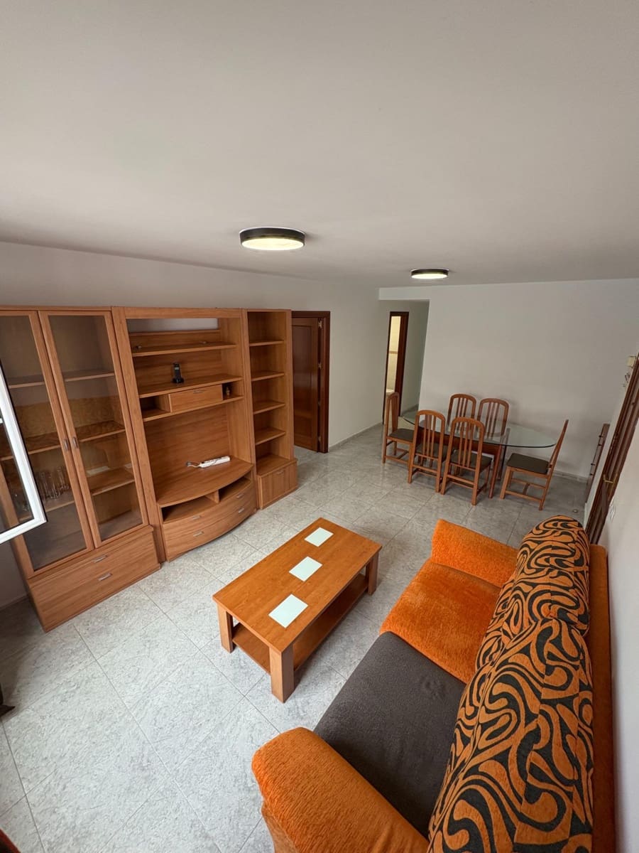 3 bedroom Flat for rent in Arucas with garage - € 850 (Ref: 9533811)