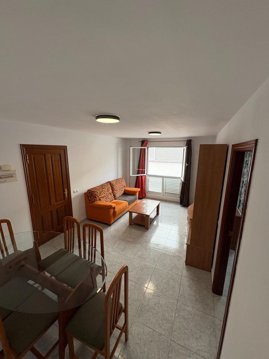 3 bedroom Flat for rent in Arucas with garage - € 850 (Ref: 9533811)