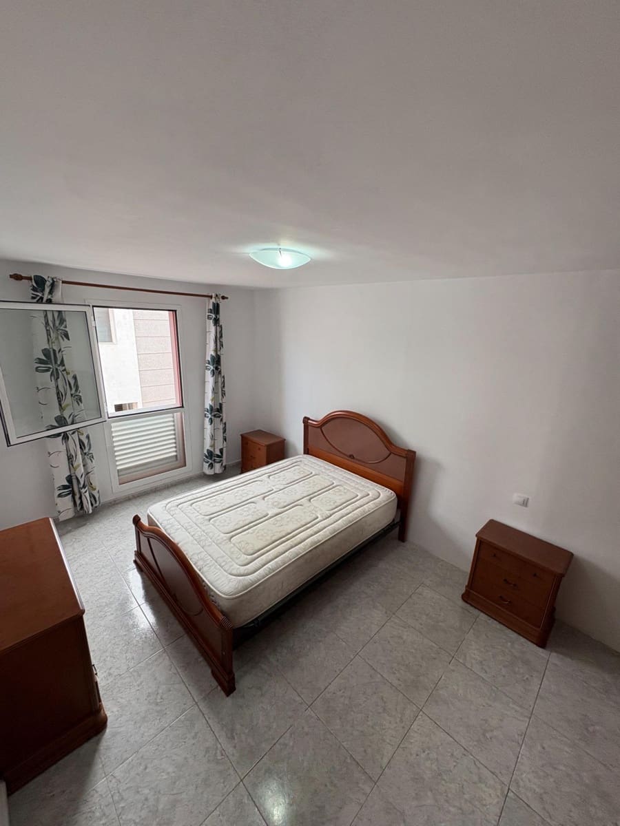 3 bedroom Flat for rent in Arucas with garage - € 850 (Ref: 9533811)