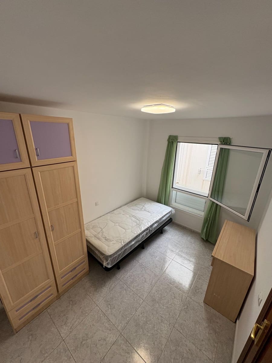 3 bedroom Flat for rent in Arucas with garage - € 850 (Ref: 9533811)