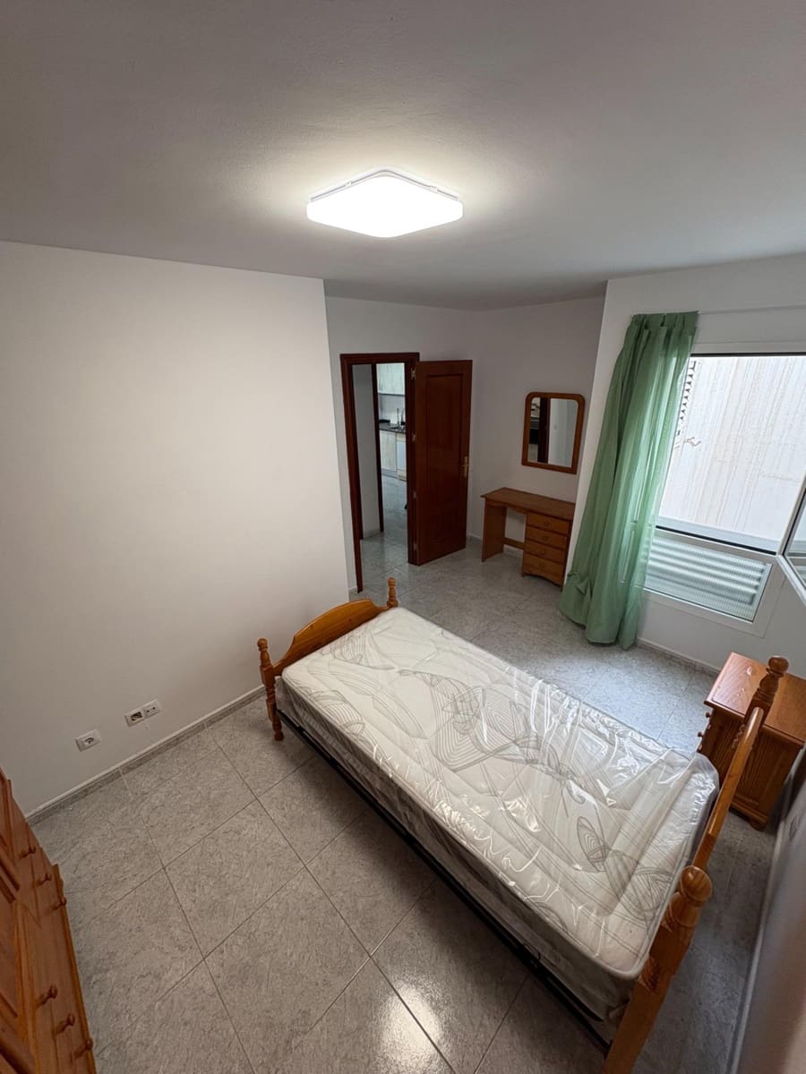 3 bedroom Flat for rent in Arucas with garage - € 850 (Ref: 9533811)