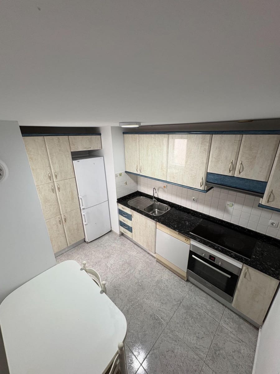 3 bedroom Flat for rent in Arucas with garage - € 850 (Ref: 9533811)