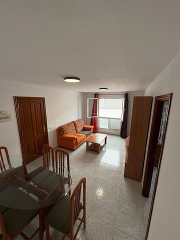 3 slaapkamer Flat te huur in Arucas met garage - € 850 (Ref: 9533811)