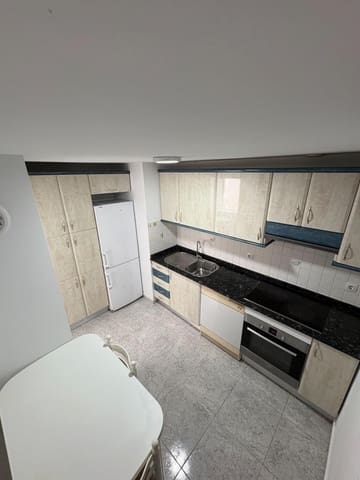 3 slaapkamer Flat te huur in Arucas met garage - € 850 (Ref: 9533811)