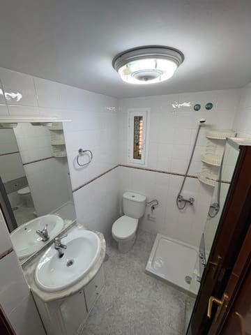 3 slaapkamer Flat te huur in Arucas met garage - € 850 (Ref: 9533811)