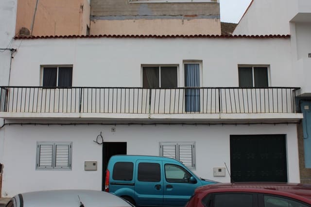 Adosado de 8 habitaciones en Santa María de Guía de Gran Canaria en venta con garaje - 205.000 € (Ref: 9555911)