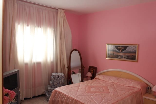 Adosado de 8 habitaciones en Santa María de Guía de Gran Canaria en venta con garaje - 205.000 € (Ref: 9555911)