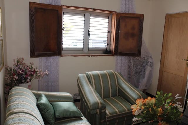 Adosado de 8 habitaciones en Santa María de Guía de Gran Canaria en venta con garaje - 205.000 € (Ref: 9555911)