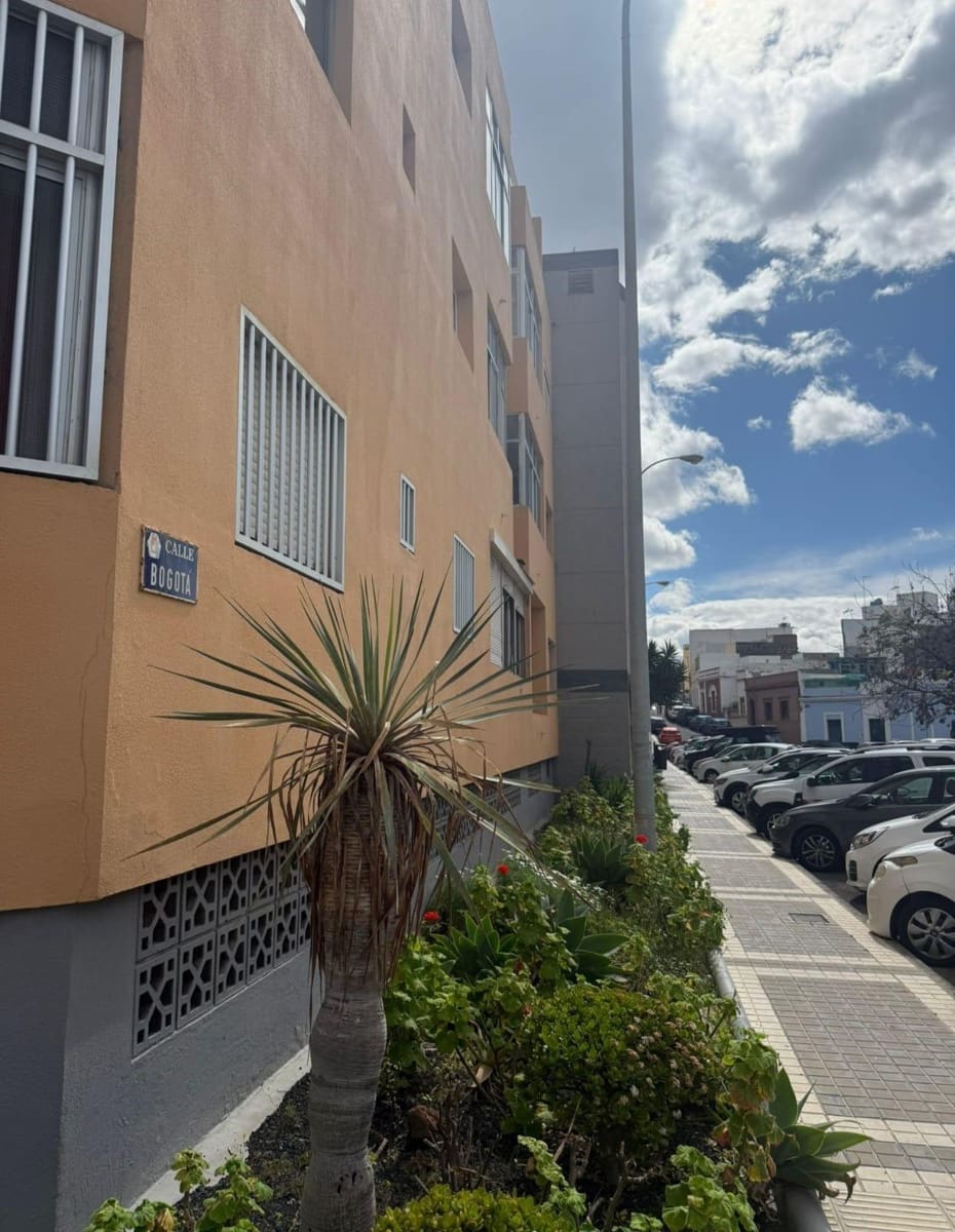 3 bedroom Flat for sale in Las Palmas de Gran Canaria with garage - € 265,000 (Ref: 9701674)