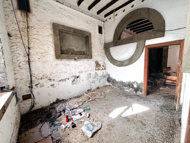 4 bedroom Townhouse for sale in Vegueta, Las Palmas de Gran Canaria - € 325,000 (Ref: 9726675)