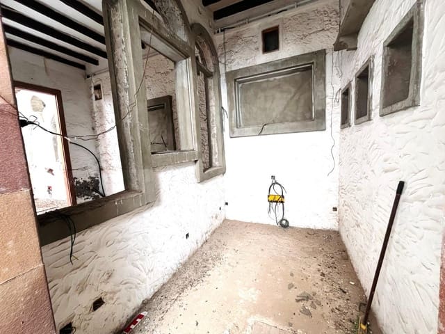 4 bedroom Townhouse for sale in Vegueta, Las Palmas de Gran Canaria - € 325,000 (Ref: 9726675)