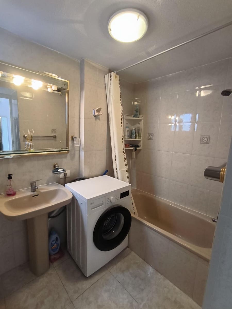 Apartment for rent in Las Palmas de Gran Canaria - € 1,000 (Ref: 9752069)