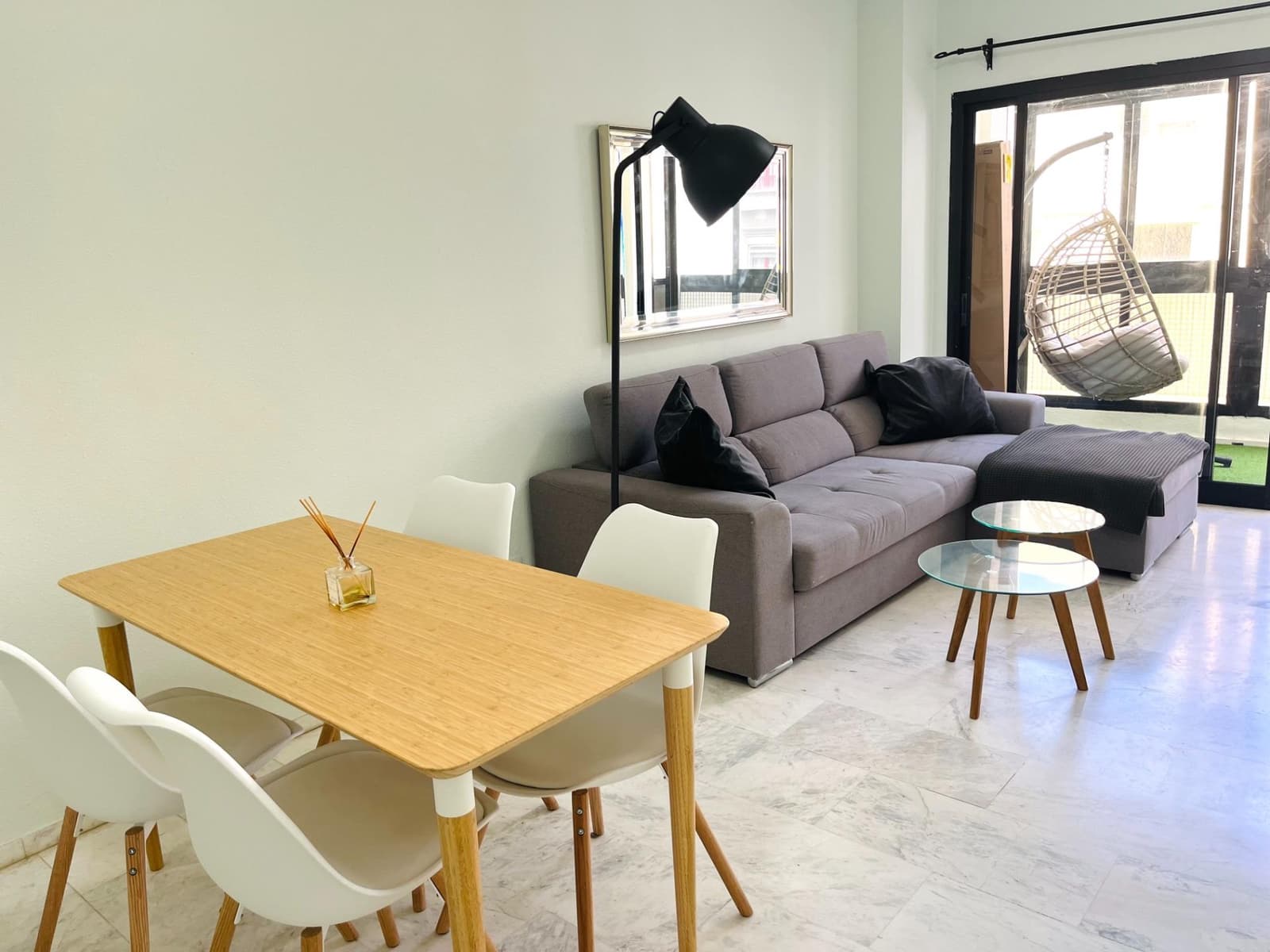 Piso de 3 habitaciones en Las Palmas de Gran Canaria en alquiler con piscina garaje - 1.800 € (Ref: 9770704)