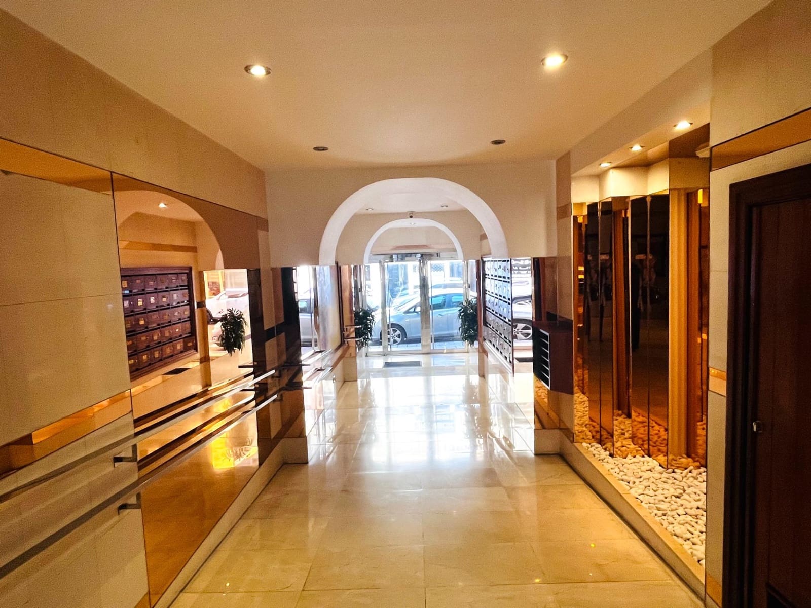 Piso de 3 habitaciones en Las Palmas de Gran Canaria en alquiler con piscina garaje - 1.800 € (Ref: 9770704)