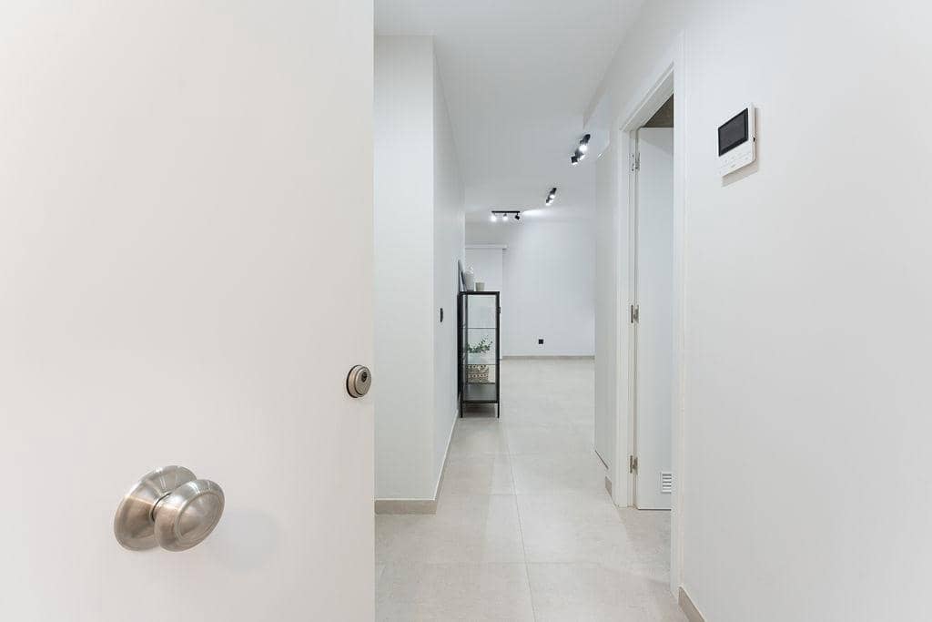 1 slaapkamer Flat te huur in Las Palmas de Gran Canaria - € 950 (Ref: 9778175)