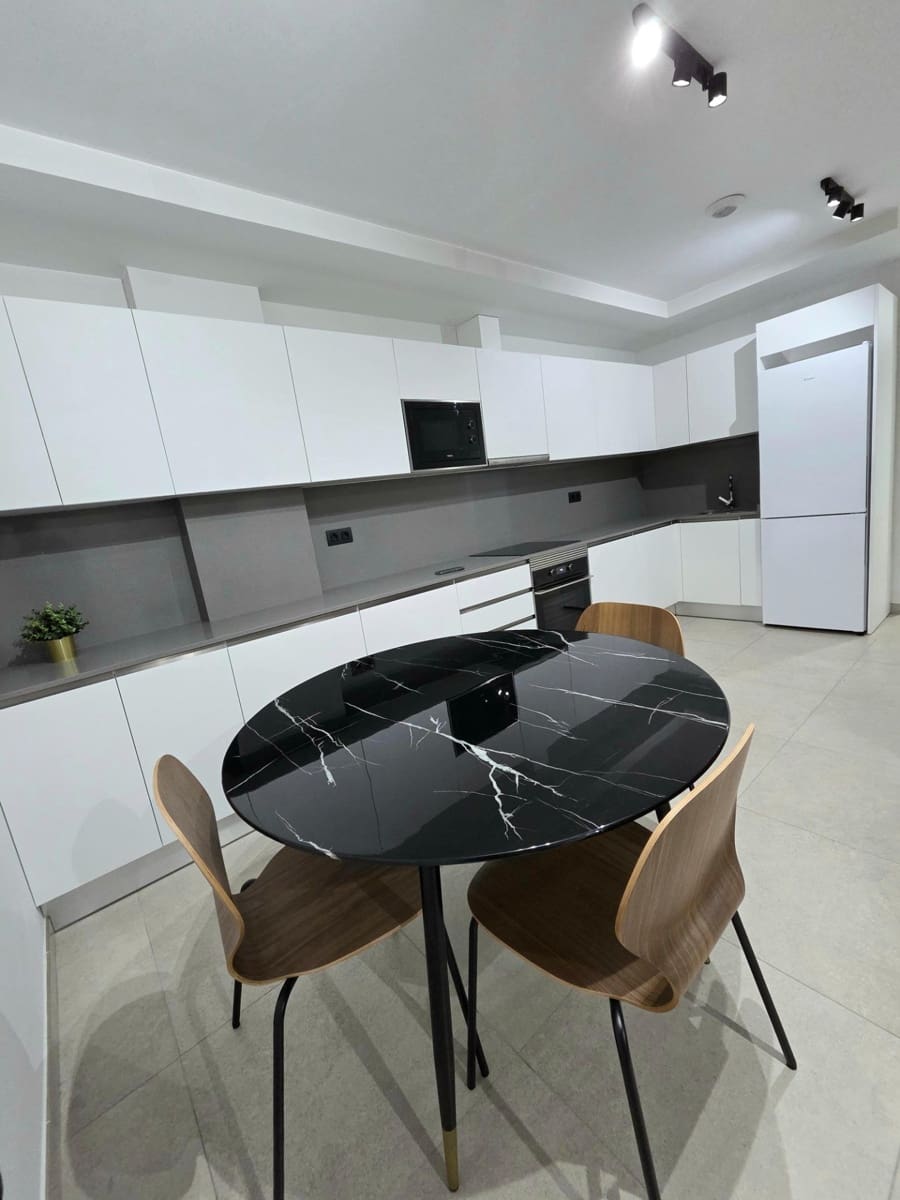 1 slaapkamer Flat te huur in Las Palmas de Gran Canaria - € 950 (Ref: 9778175)