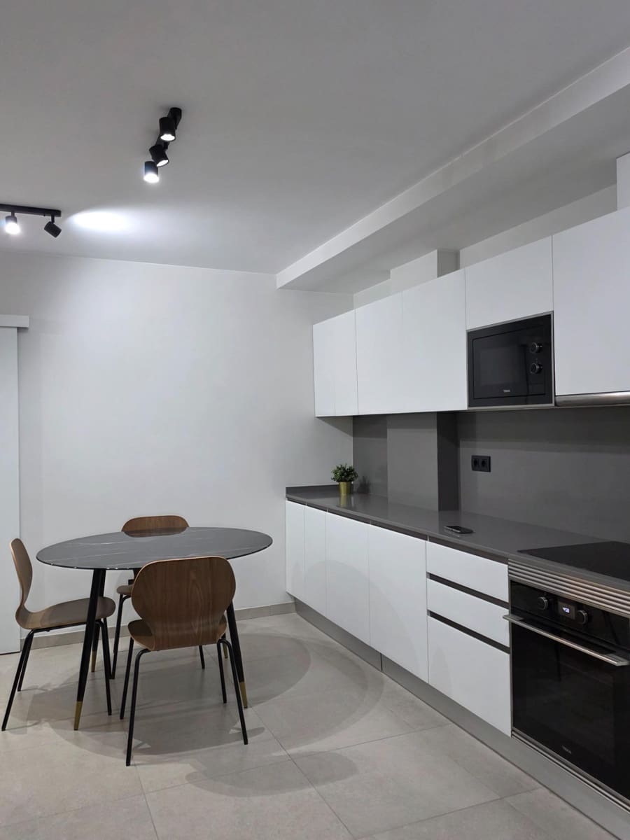 1 slaapkamer Flat te huur in Las Palmas de Gran Canaria - € 950 (Ref: 9778175)