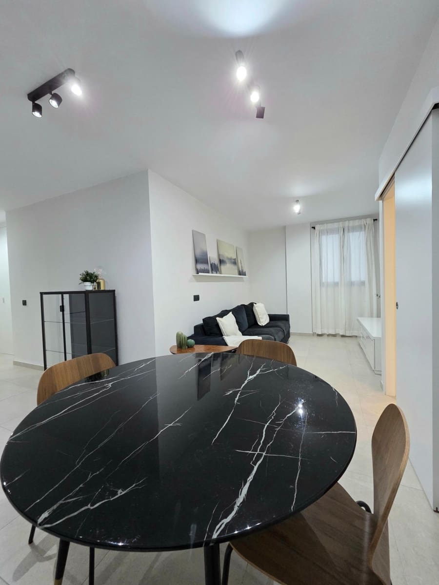 1 slaapkamer Flat te huur in Las Palmas de Gran Canaria - € 950 (Ref: 9778175)