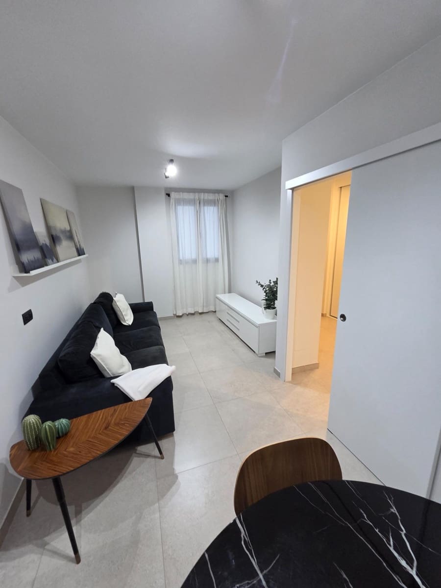 1 slaapkamer Flat te huur in Las Palmas de Gran Canaria - € 950 (Ref: 9778175)