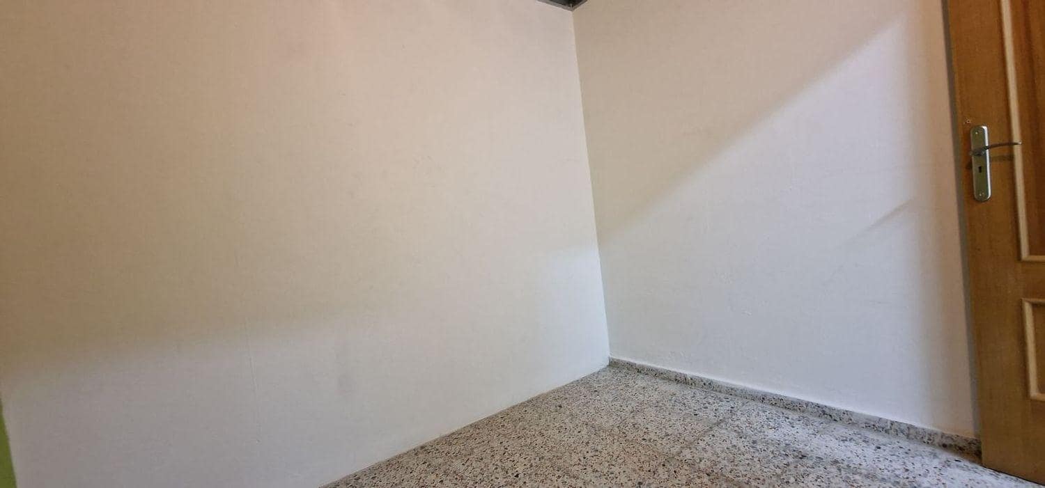 2 bedroom Commercial for rent in Aguimes - € 520 (Ref: 9783034)
