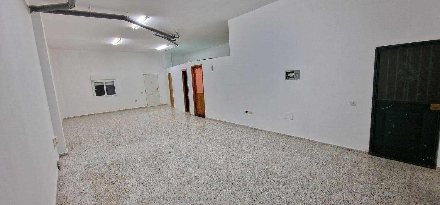 2 bedroom Commercial for rent in Aguimes - € 520 (Ref: 9783034)