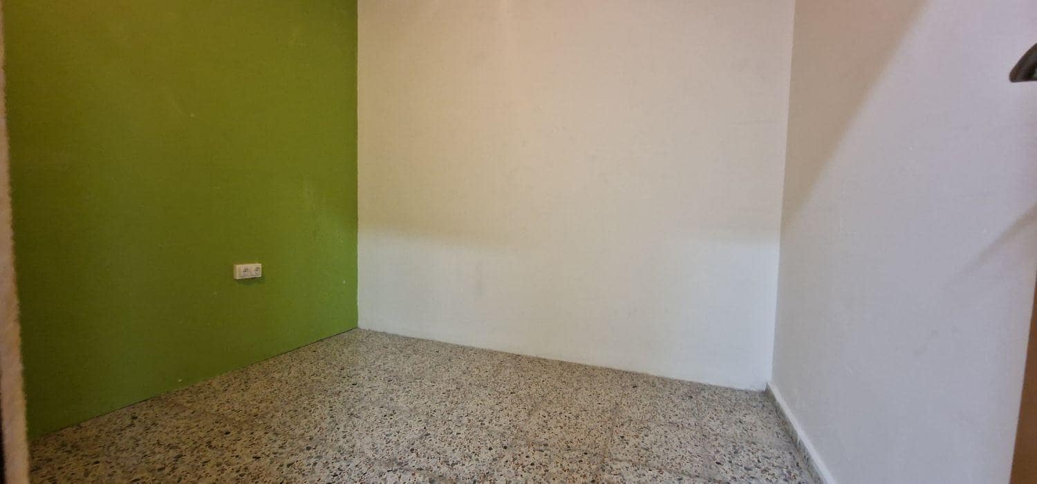 2 bedroom Commercial for rent in Aguimes - € 520 (Ref: 9783034)