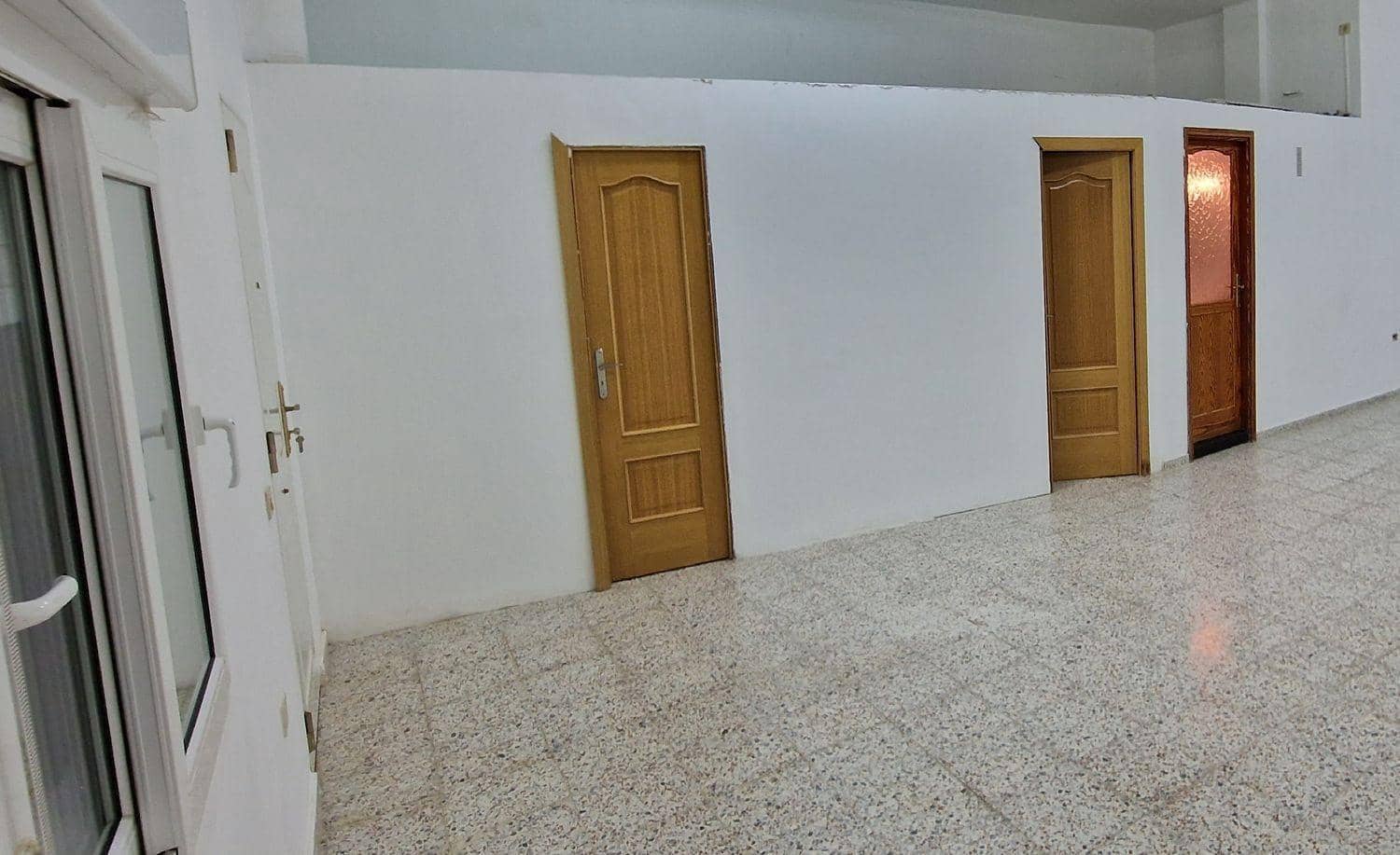 2 bedroom Commercial for rent in Aguimes - € 520 (Ref: 9783034)