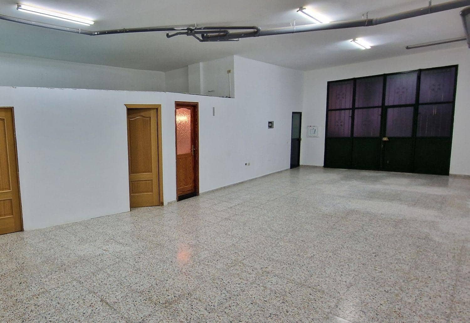 2 bedroom Commercial for rent in Aguimes - € 520 (Ref: 9783034)