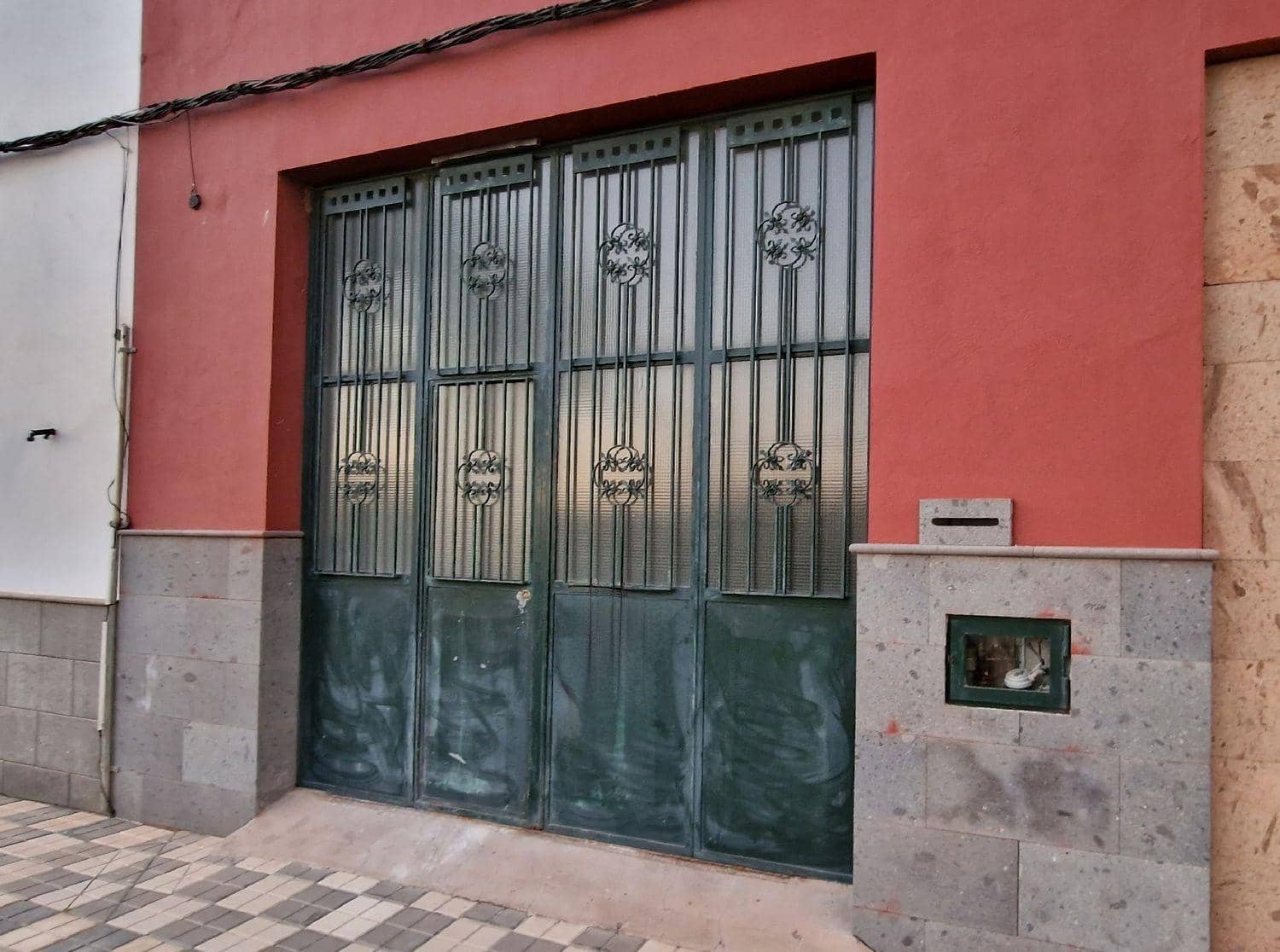 2 bedroom Commercial for rent in Aguimes - € 520 (Ref: 9783034)