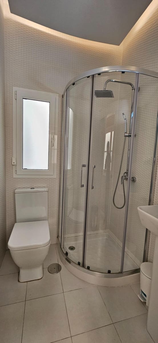 2 quarto Apartamento para arrendar em Las Palmas de Gran Canaria - 1 150 € (Ref: 9788434)