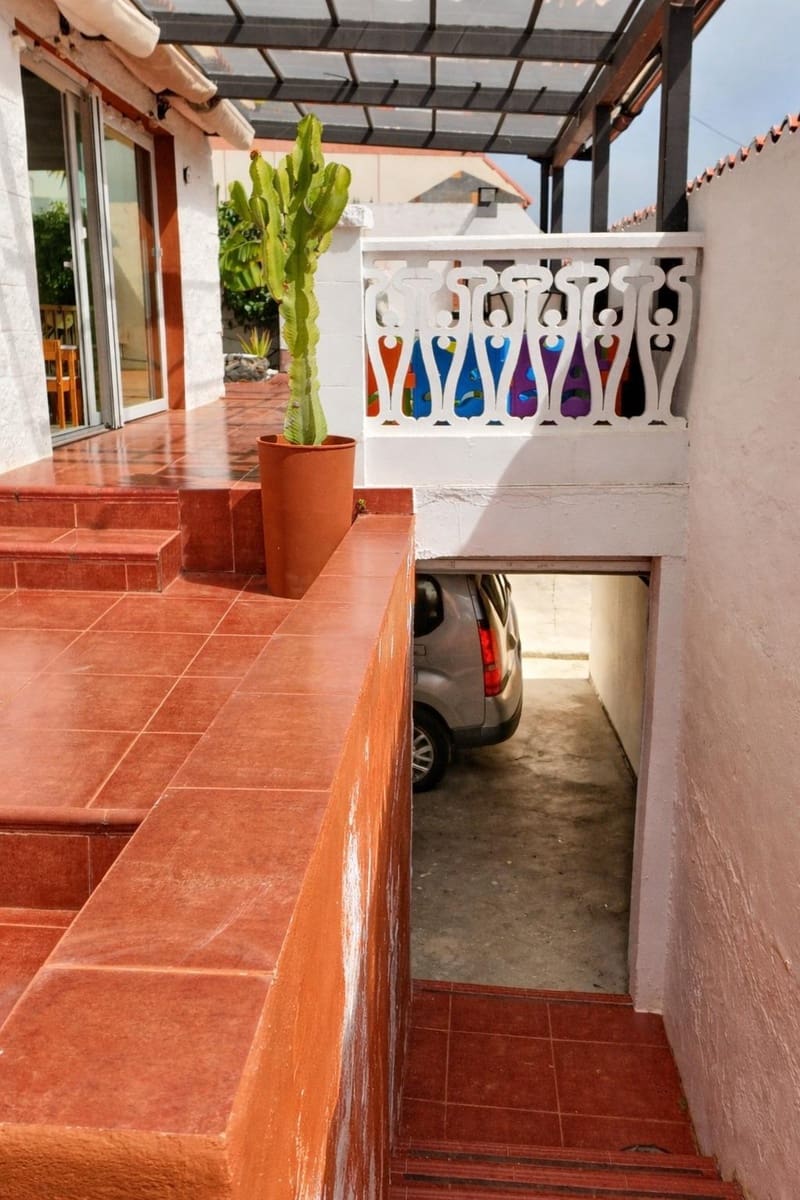 4 bedroom Villa for sale in Arucas with garage - € 299,000 (Ref: 9788437)