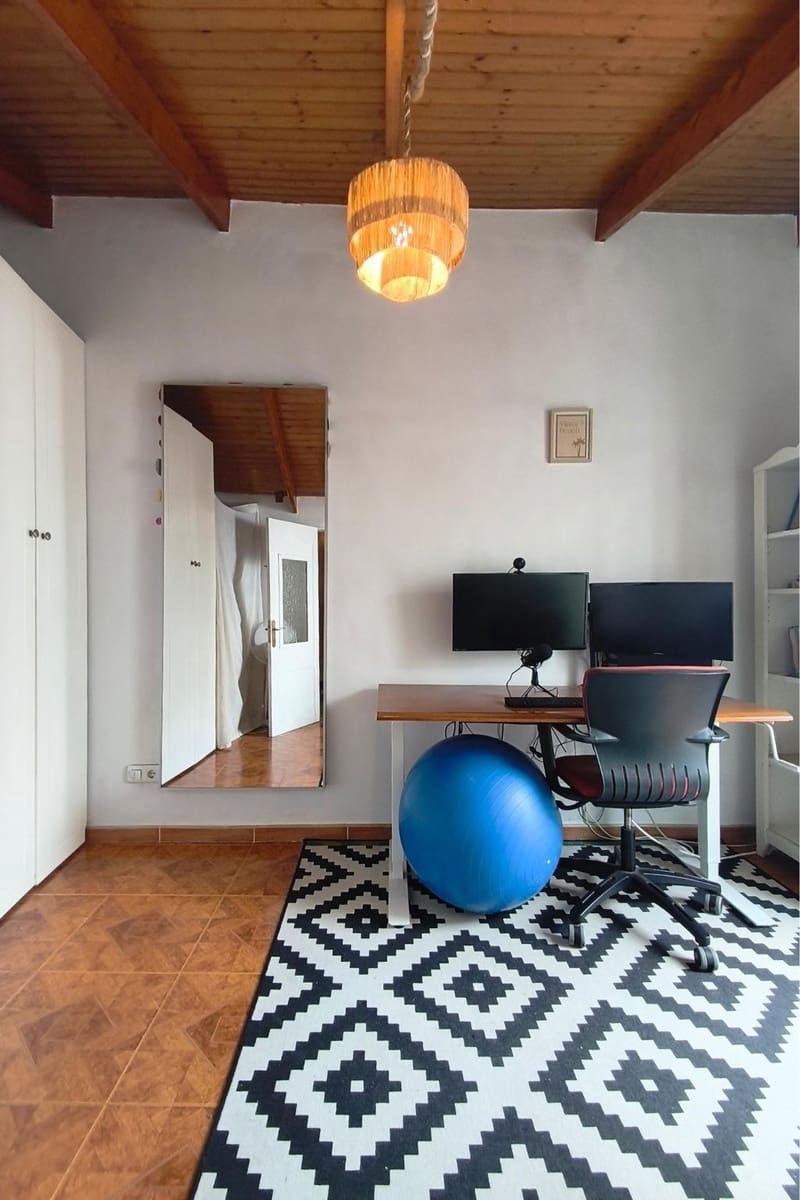 4 bedroom Villa for sale in Arucas with garage - € 299,000 (Ref: 9788437)