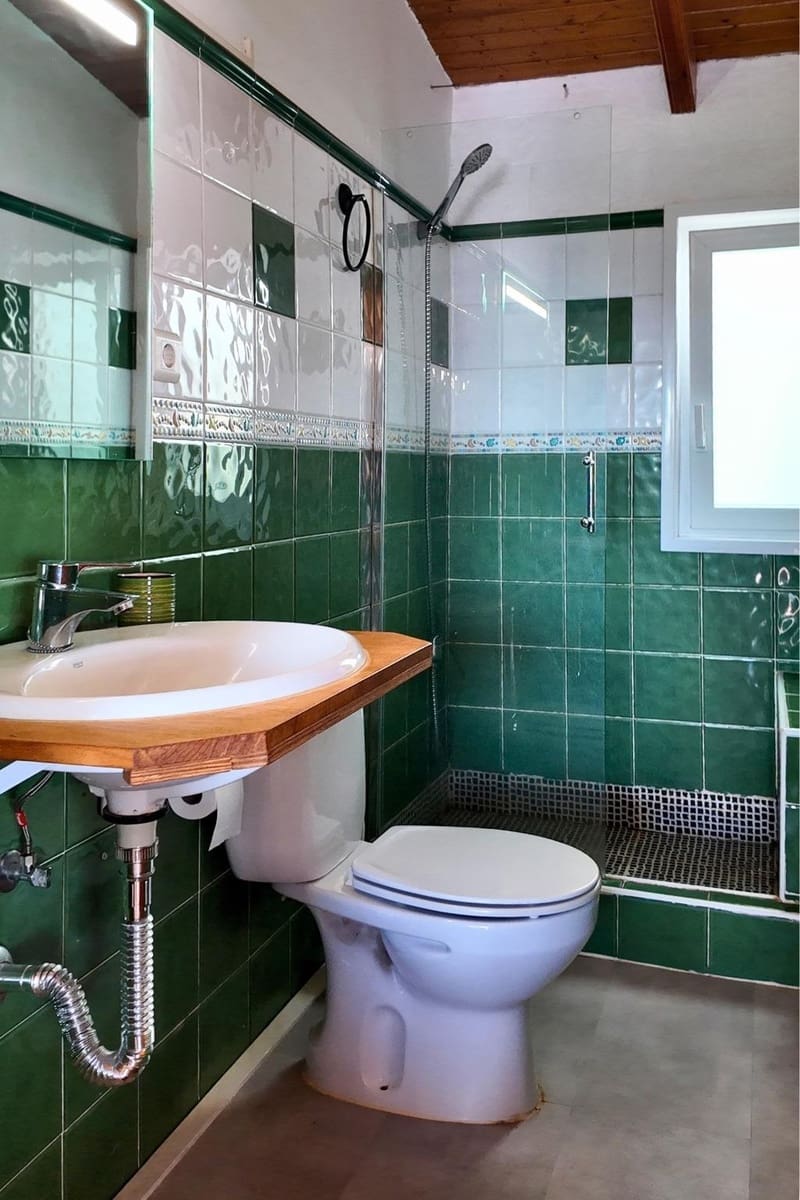 4 bedroom Villa for sale in Arucas with garage - € 299,000 (Ref: 9788437)