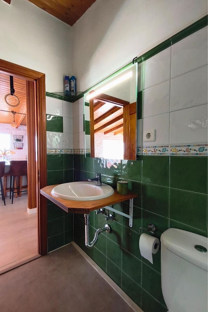 4 bedroom Villa for sale in Arucas with garage - € 299,000 (Ref: 9788437)