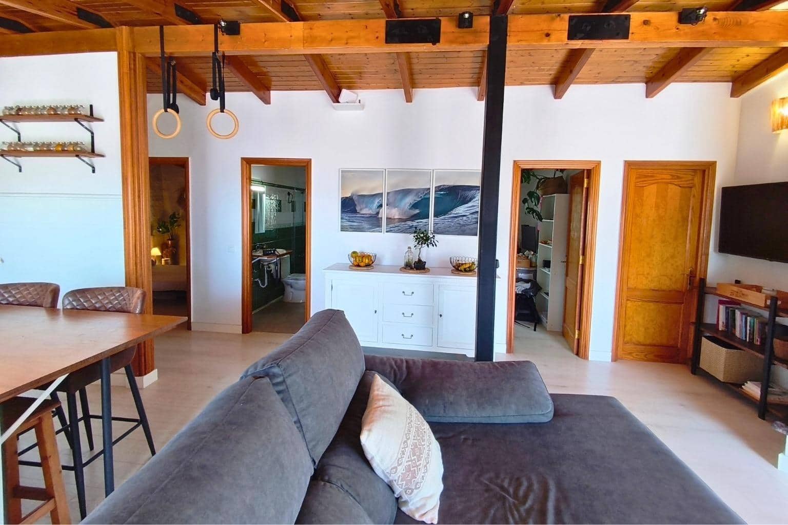 4 bedroom Villa for sale in Arucas with garage - € 299,000 (Ref: 9788437)