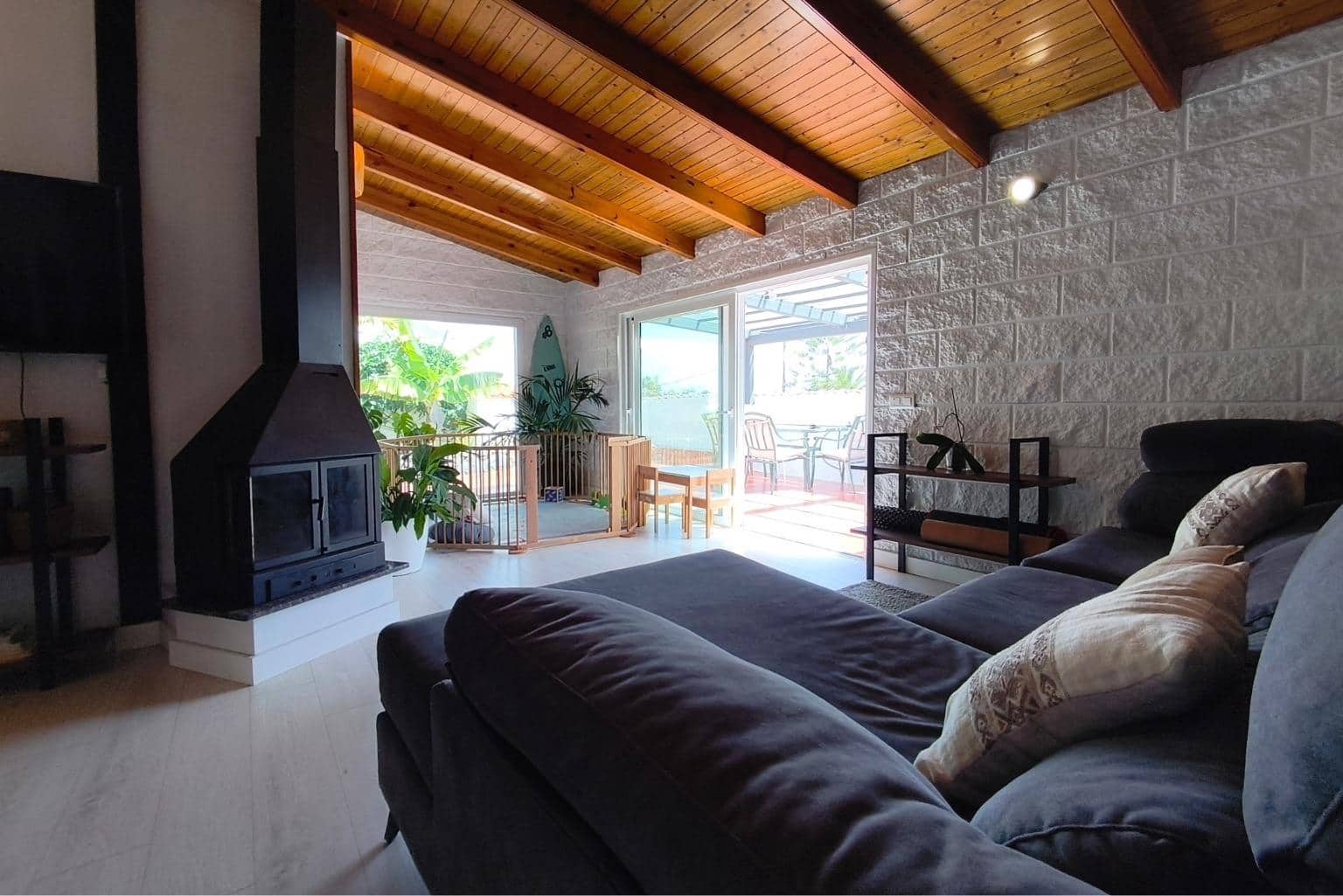 4 bedroom Villa for sale in Arucas with garage - € 299,000 (Ref: 9788437)