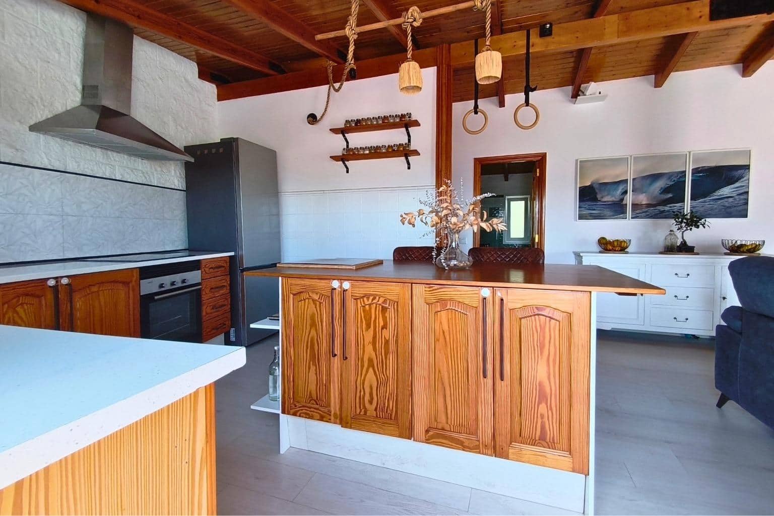 4 bedroom Villa for sale in Arucas with garage - € 299,000 (Ref: 9788437)