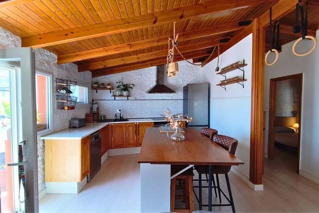 4 sypialnia Willa na sprzedaż w Arucas z garażem - 299 000 € (Ref: 9788437)