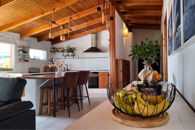 4 sypialnia Willa na sprzedaż w Arucas z garażem - 299 000 € (Ref: 9788437)