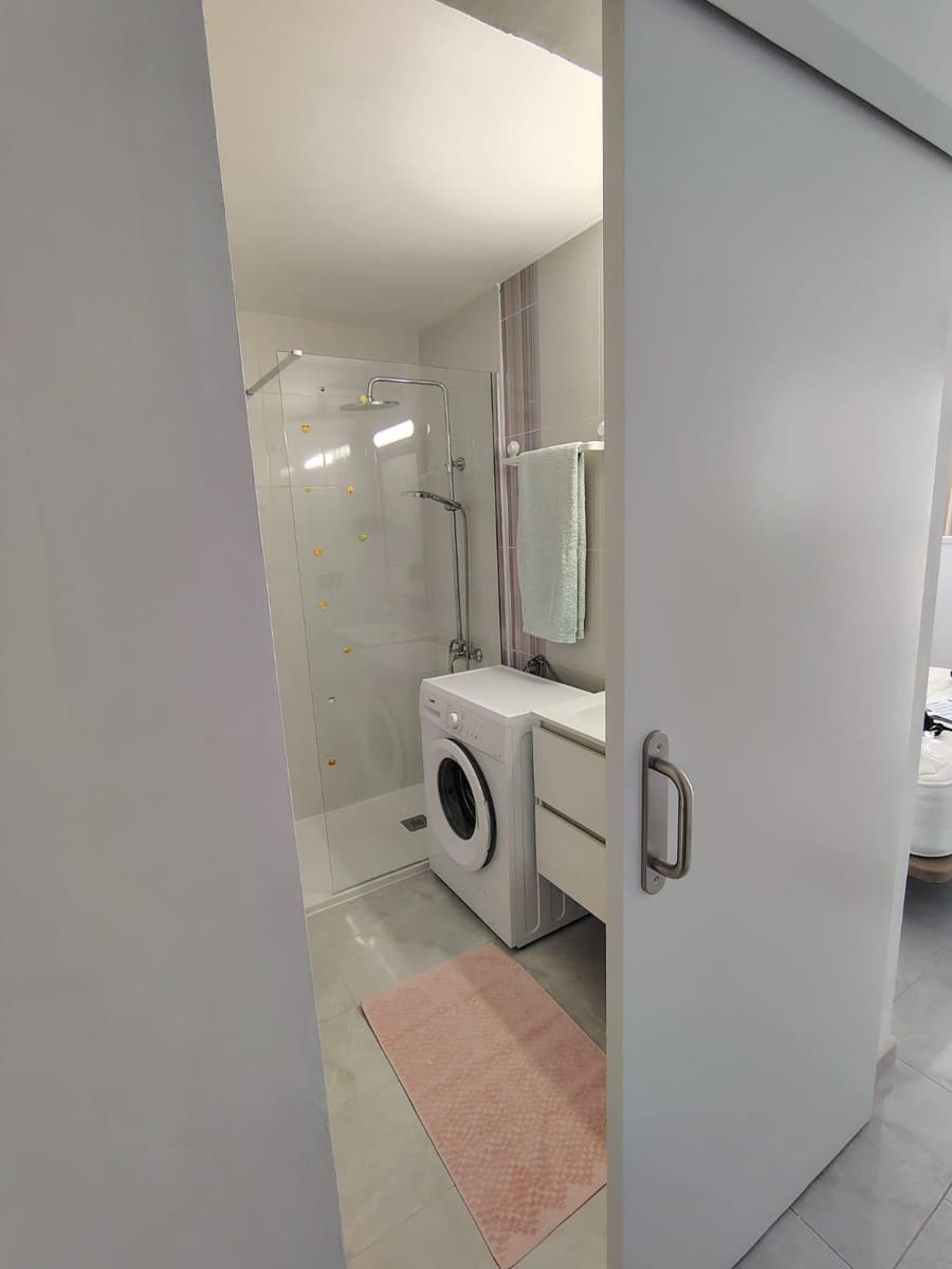 Apartamento para arrendar em Playa del Ingles com piscina - 1 200 € (Ref: 9797153)