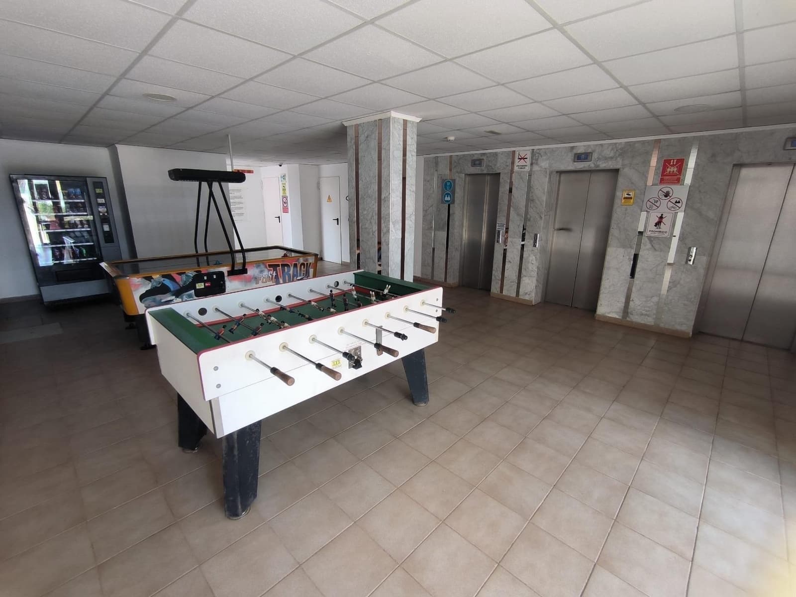 Apartamento para arrendar em Playa del Ingles com piscina - 1 200 € (Ref: 9797153)